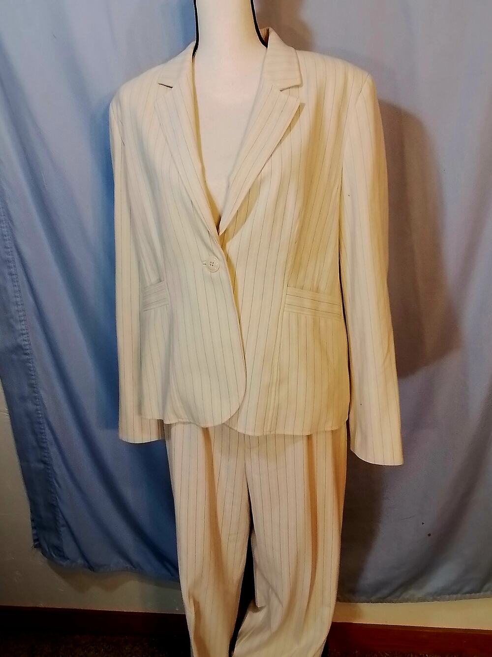 Amanda Smith  suit